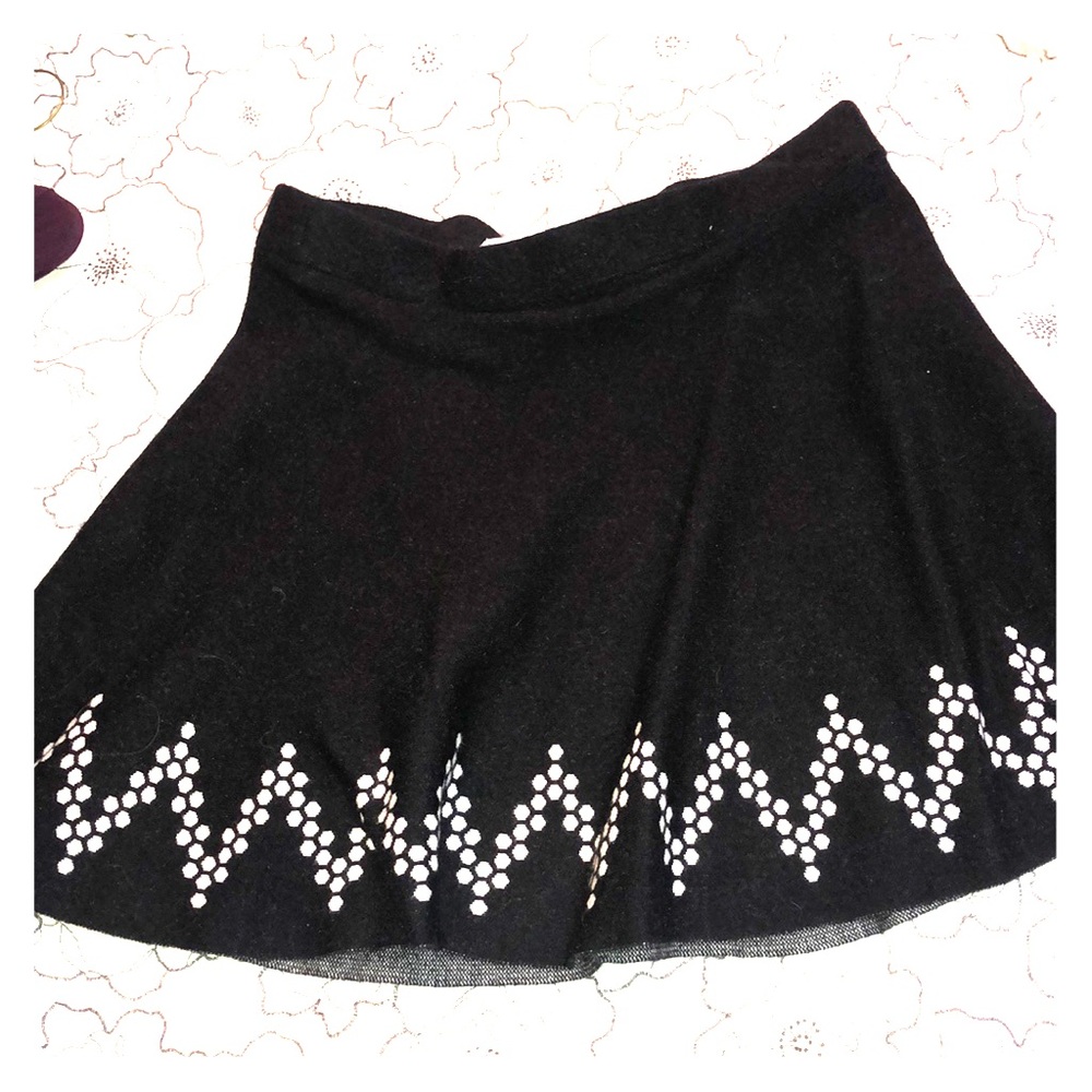Black warm knit skirt with white tracing